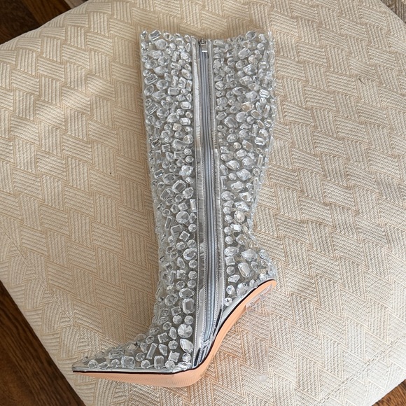 AZALEA WANG - Picture 2 of 6